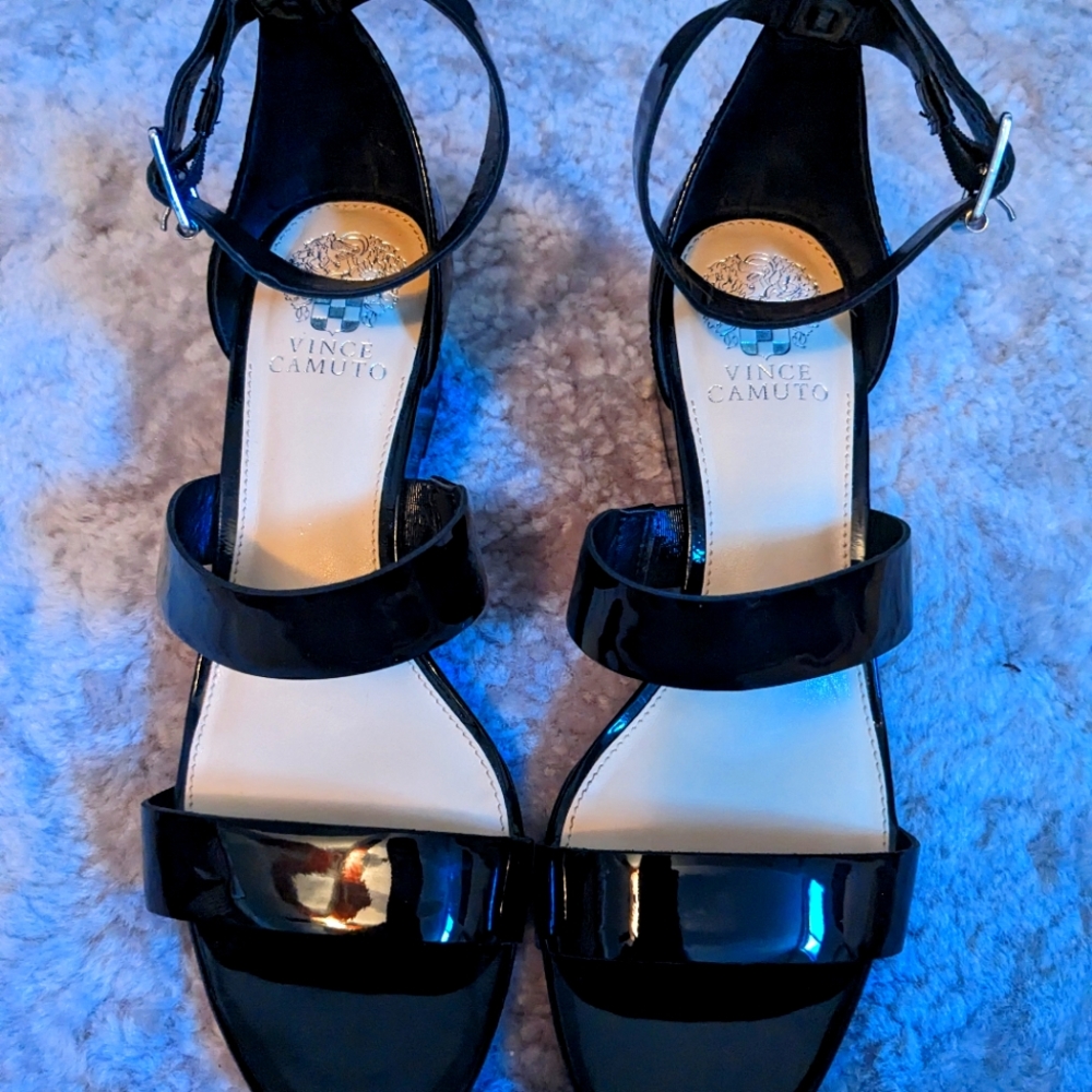 Vince Camuto Black Wedge Sandals Size 9 NWT